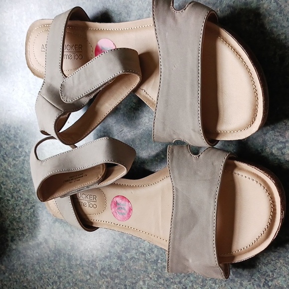 Sandals 10 TomTucker by Me Too - Picture 2 of 8